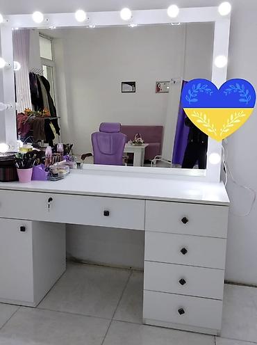 hamam ucun guzguler: Güzgülü visaj masası və salon kresloları dəsti - Böyük ölçülü, işıqlı — 1
