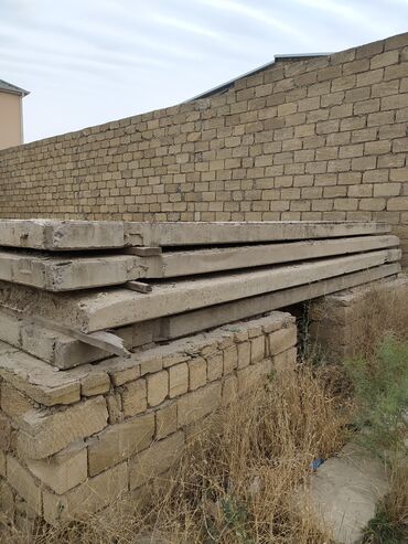Maye divar kağızları: Beton panel divarlar