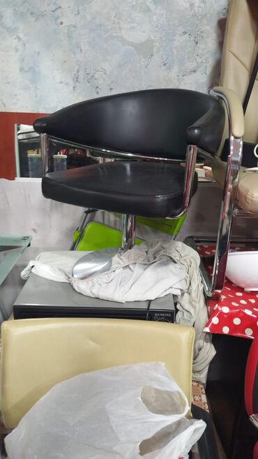 Salon, tibbi kreslolar: Salon kreslosu əla vəziyyətdə 160 manat . Avtovağzal (3426) KİFA75