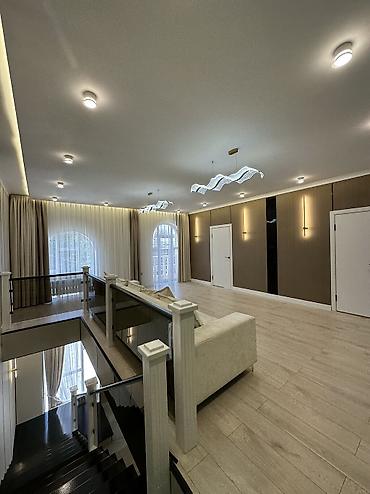 Продажа таунхаусов: 🏡 ПРОДАЁТСЯ СТИЛЬНЫЙ 2-ЭТАЖНЫЙ ТАУНХАУС 📍 ж/м Кара-Жыгач ✨ Новый дом — 9