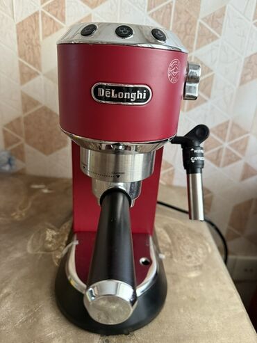 Şirəçəkənlər: Qəhvə maşını Delonghi, Yarımavtomat
