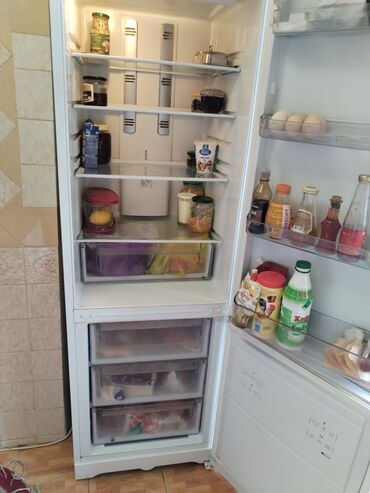 куплю нерабочие стиральные машины: Холодильник Hotpoint Ariston, Б/у, Двухкамерный, No frost, 60 * 180 * 50