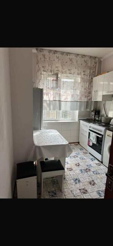 долгосрочная аренда квартира бишкек ош базар: 2 бөлмө, 56 кв. м, 105-серия, 3 кабат, Евроремонт