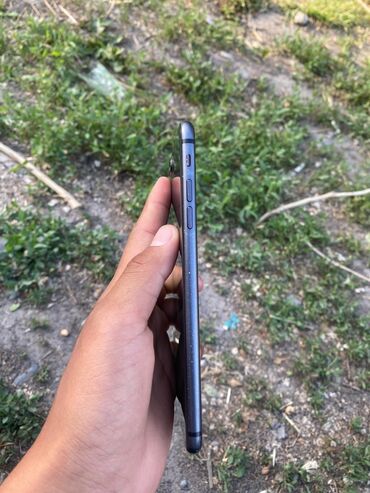 айфон телефондор: IPhone 8 Plus, 64 ГБ, Кара, Каптама