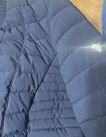 Üst geyimi: Qadınlar üçün qara qısqa quilted yüngül jaket - Rəng: qara - Siluet — 9