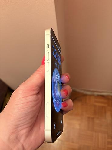 Apple iPhone: Apple iPhone 13 – bele boje - Ekran: 6.1" Super stanje telefona — 4