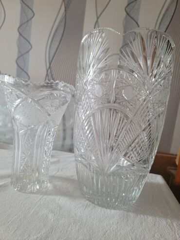 tom guldan: Xrustal Böyük güldan 30 az Xrustal Kiçik 20 azn Iki meyvə vazı biri