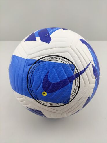 toplar futbol: Futbol topu "Nike". Keyfiyyətli və professional futbol topu. Metrolara