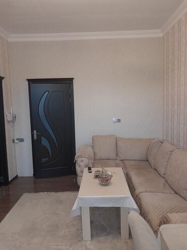 Uzunmüddətli kirayə mənzillər: Tam mebelli 2 otaqlı mənzil interyeri - Yataq otağı: Böyük — 7