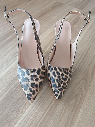 сабо: Leopard naxışlı qadın ayaqqabıları və platforma tərzli açıq sabot — 1