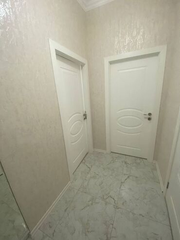 Uzunmüddətli kirayə mənzillər: Yeni Günəşli D massivində yerləşən, Yeni tikili Xəzər İnşaat 2 də, 2 — 6