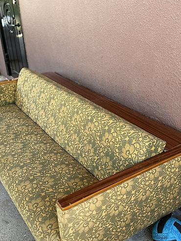 plasmas cen: Retro üslublu 3 nəfərlik divan - Dizayn: Orta əsr modern — 3