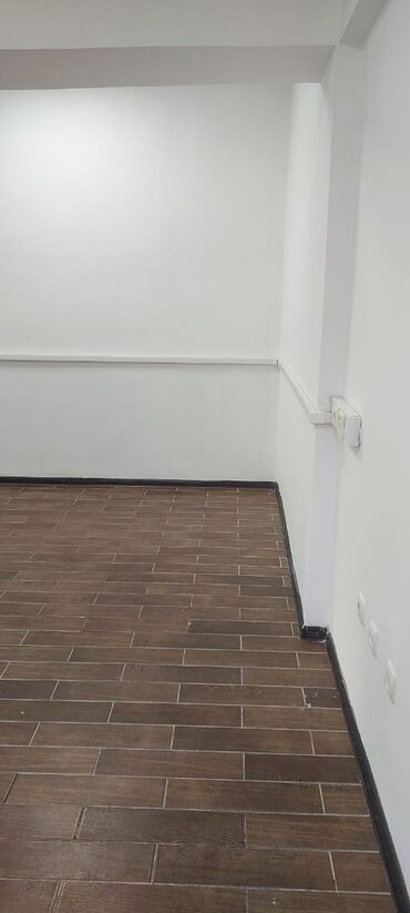 Долгосрочная аренда домов: Сдаю Офис, 32 м², В бизнес центре, 1 линия