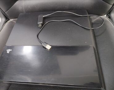 PS4 (Sony Playstation 4): Ps4 fat 1 tb yataşla konsol səliqəli istifafə olunub ps4 fat 1 tb