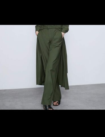 konobarske pantalone: XL (EU 42), Normalan struk, Drugi kroj pantalona na lalafo.rs konobarske pantalone: XL (EU 42), Normalan struk, Drugi kroj pantalona
