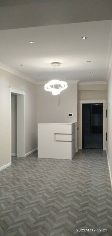 Ofislər: Nərimanov metrosuna yaxın xarici dillerer universitetinə 17 mərtəbəli — 4