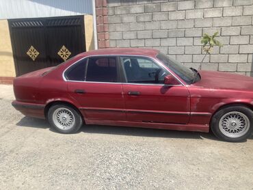 молдинг на бмв е34: Красный седан BMW 5 серии (E34) с характерными для модели фарами и