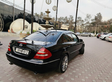 Mercedes-Benz: Mercedes-Benz E-Class: 2.6 l | 2002 il Sedan — 1