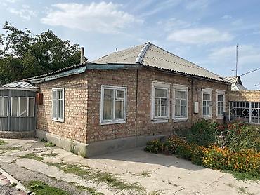 🔥 Продаётся участок с жилым домом на первой линии! 📍 Локация: ул