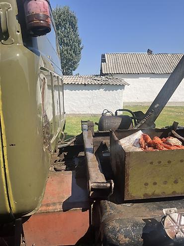 Грузовики: Самосвал 6x6 (ЗиЛ) с гидроподъёмником кузова Описание: - зил 131 — 15