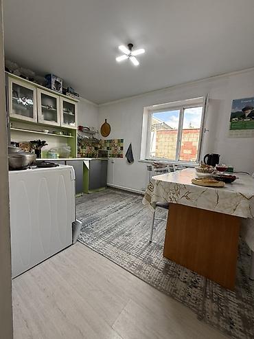 Продажа коттеджей и домов: Продается дом в центре г. Каракол, в «золотом квадрате», по ул — 14