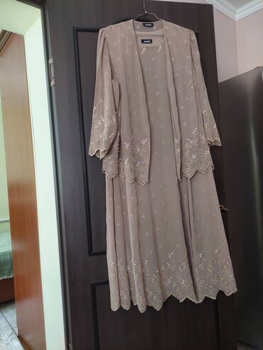 платье продаю: Вечернее платье, Длинная модель, Шифон, С рукавами, 7XL (EU 54)