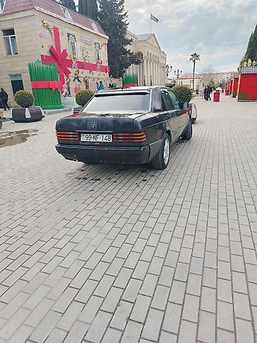 mersedes c 230: Mercedes-Benz 190 (W201) sedan - Kuzov: 4 qapı, qara rəng, klassik — 6