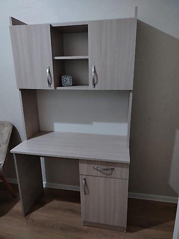 kitap refi: Düz masa, Polkalı, Siyirməli, Teksturalı laminat, Zəmanətsiz — 1
