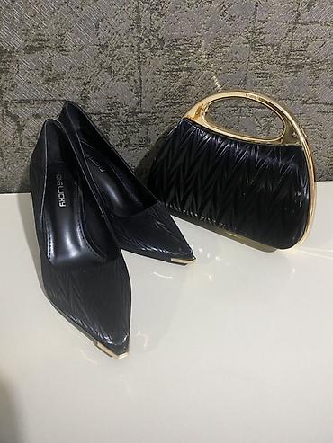 Qadın geyimləri: Qadınlar üçün dəst: klassik stilettolar və dəbli clutch çanta - Rəng — 1