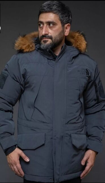 Land Rover: The North Face kişi qışlıq parkası. - Rəng: tünd boz - Dizayn: uzun