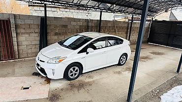Toyota: Toyota Prius: 2012 г., 1.8 л, Вариатор, Гибрид, Хэтчбэк — 2