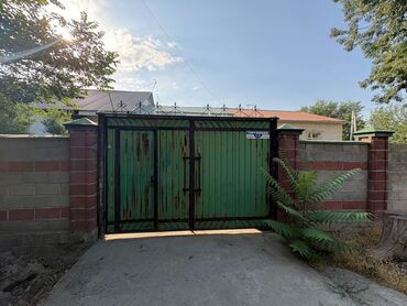 срочно продаю участок газ канализация есть: Барак, 100 кв. м, 3 бөлмө, Менчик ээси, Косметикалык оңдоо