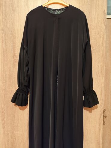 Abaya Yenidir.Mədinə ipək( Cesika).ölçü 42 dən 48 ölçüyə qədər.Aldığım