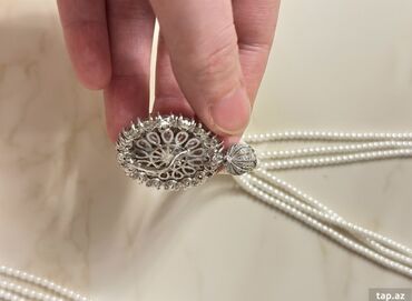 Bijuteriya dəstləri: Lux keyfiyyet.Bir-birinden gözel aksesuarlar.Heç taxılmayıb. Her biri — 2