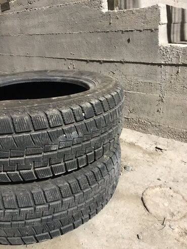 шина 15 ош: 185/65R15. 88H пара шин зимние 15 размер в хорошем состоянии