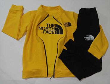 Komplet trenerke: 👇🏻👇🏻TRODELNI SETOVI👇🏻👇🏻 💰💰2750 din ili dva 4500din💰💰 Set sadrzi — 16