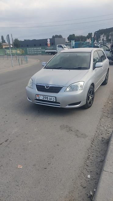 wv caddy: Хетчбек 5‑дверный, серебристый цвет. Компактный городской автомобиль с — 1