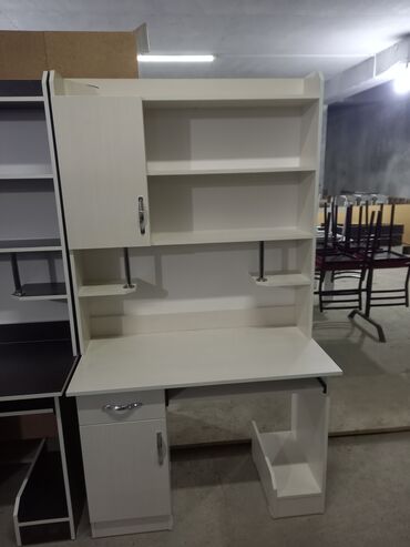 Компьютерные столы: Компьютерный стол, Новый, С полками — 3