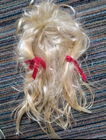 Perike i klipse: Prodajem periku za razne svečanosti,da mašnicamamože i za novu — 6