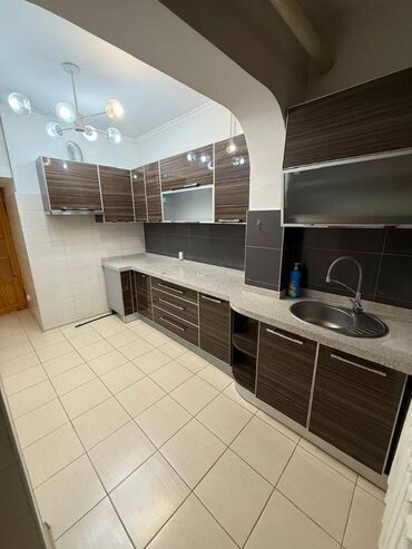 Продажа квартир: 4 комнаты, 100 м², Индивидуалка, 1 этаж, Косметический ремонт
