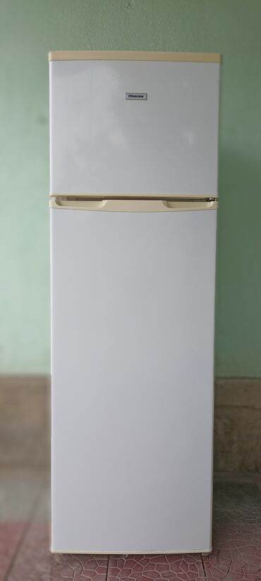 холодильник аренда: Холодильник Hisense, Б/у, Двухкамерный