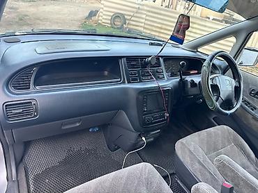 стеклянная: Продаётся салон минивэна Honda с правым рулём. По фото видно — 4