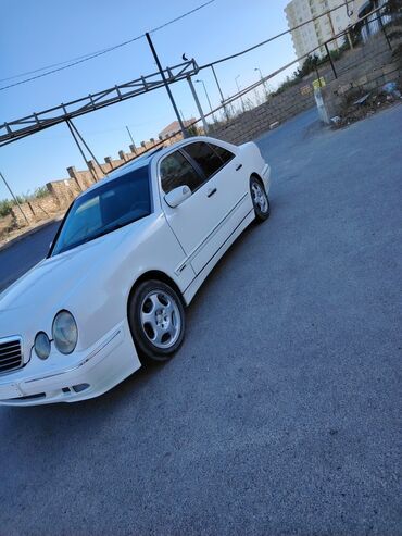 Mercedes-Benz E-Class: 1 l | 1998 il Sedan