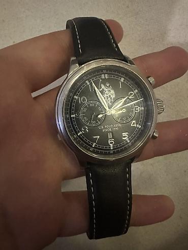 bakida saat: U.S. Polo Assn. kişi qol saatı - Klassik dairəvi metal kasa, tünd — 1