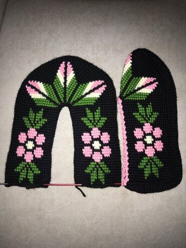 Dəstlər: Məhsul: Əl işi toxunma dəsti və naxışlı corab/başmaqlar Təsvir: - — 9