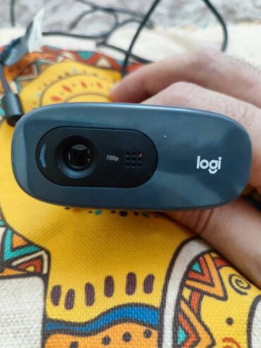ev üçün kamera: Logitech web kamera.Professional maldir.Mikrafonu daxilindedir.Özü