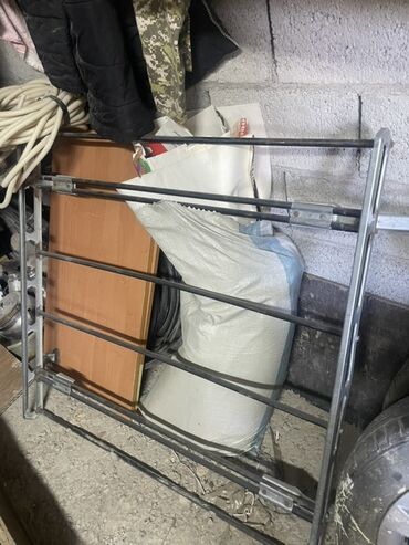 матиз автомат продаю: Прочный металлический багажник на крышу, предназначенный для установки