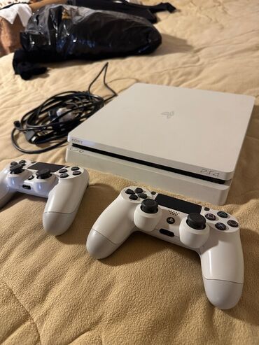 playstation 3 işlenmiş: İdeal veziyyetde satilir. Aile konsoludur yeni kimidir. Uzerinde 2