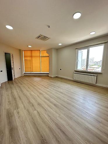 qelebe kruqu: İcarəyə verilir 9 otaqlı ofis 476 m², İnşaatçılar m. Daha 7 şəklə bax — 6
