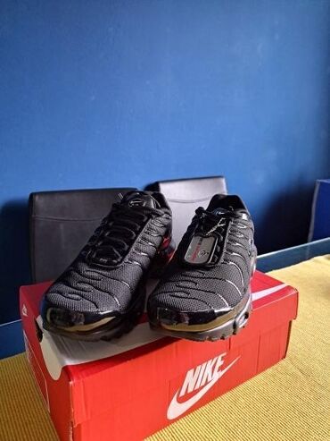 nike patike velicine u cm: Nike Airmax TN triple black
Bron 43 novo sa kutijom